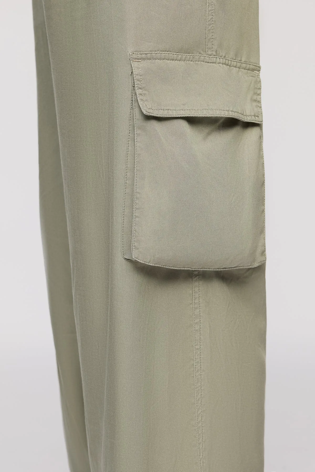 Field Olive Men’s Cargo Korean Pants